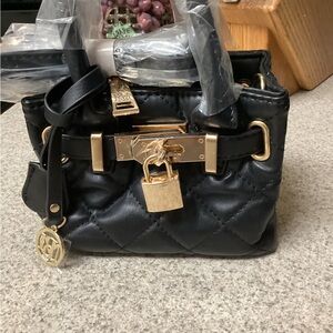 Studio Bagley Mischa.